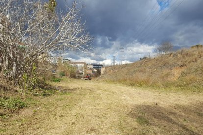 Las tareas las desarrolla la brigada de Medio Natural de FCC, dentro del contrato de limpieza y recogida de la ciudad de Reus.