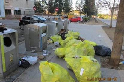 El Ayuntamiento ha abierto 104 expedientes sancionadores a reincidentes en el 2017 después de inspeccionar más de 10.000 bolsas de basura.