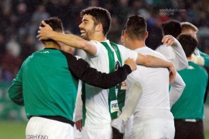 Los jugadores del Córdoba celebran la victoria de la pasada jornada contra el Lugo (1-0).