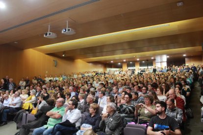 L'Aula Magna es va omplir completament per assistir a la xerrada, encapçalada per Cuevillas.