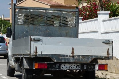 Los detenidos disponían de dos camionetas idénticas con las mismas placas de matrícula para ahorrarse el seguro y las ITV.