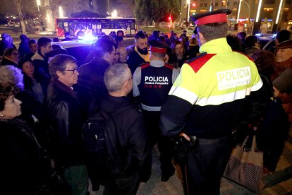 Els Mossos d'Esquadra han demanat als concentrats que no s'agrupessin.