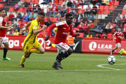 Dongou, durant el Nàstic-Osasuna disputat en la 38a jornada del campionat de Lliga.