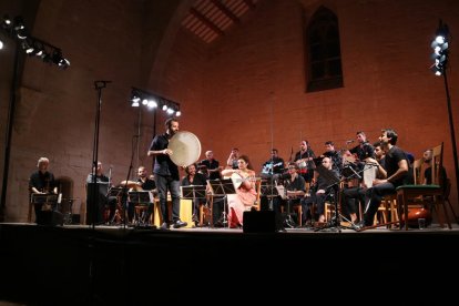 Pla general dels músics d'Orpheus XXI i Hespèrion XXI en el concert inaugural del VI Festival de Música Antiga de Poblet.