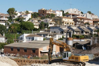 El acuerdo con la propiedad de los terrenos se debe al hecho de que operadores del sector de la alimentación están interesados en abrir un supermercado en este lugar del municipio.