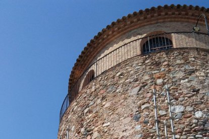 La Torre del Port estarà envoltada amb una bastida mentre durin le sobres.