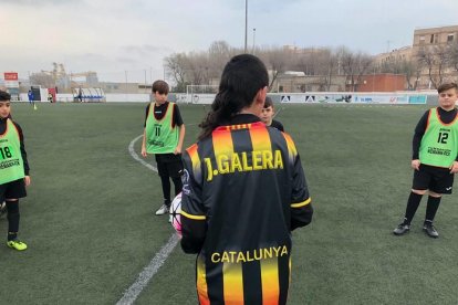 Galera, con la camiseta.