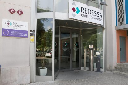 Una imatge d'arxiu de l'accés a les instal·lacions de Redessa.