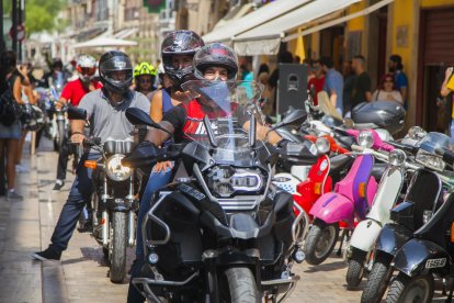 Alguns dels motoristes que es van sumar ahir a l'acte.