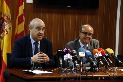 Imatge del president de l'Audiència de Tarragona, Javier Hernández, i el president del TSJC, Jesús Maria Barrientos.