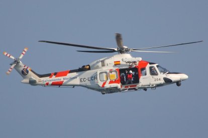 Un helicòpter de Salvament Marítim va aconseguir localitzar la dona, però va arribar morta a l'aeropport de Reus.