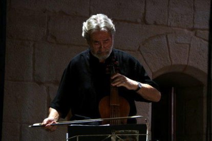 El mestre Jordi Savall en el concert inaugural del VI Festival de Música Antiga de Poblet.