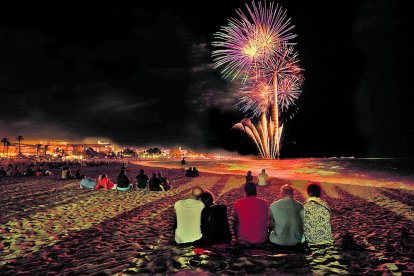 Imatge d'arxiu del gran castell de focs de final de festa.