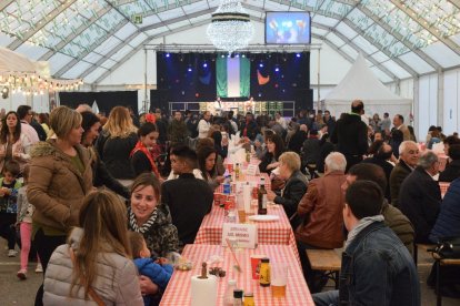 Imatge de la Feria de Abril celebrada l'any passat, encara sota un gran envelat.