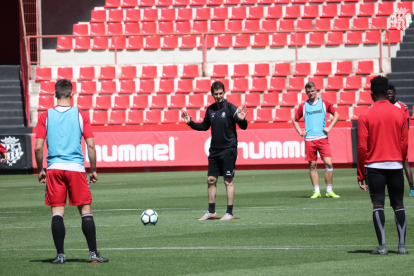 L'entrenador grana, José Antonio Gordillo, durant un entrenament.