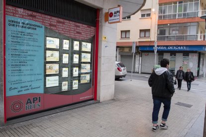 Diverses immobiliàries participen en la confecció del catàleg.