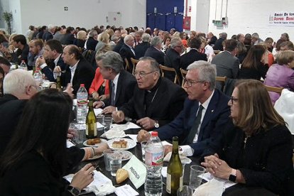 A la cena benéfica del Teléfono de la Amistad se recaudaron unos 12.000 euros.