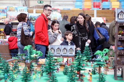 Petits i grans han gaudit amb les desenes de recreacions fetes a partir de les joguines de Playmobil.