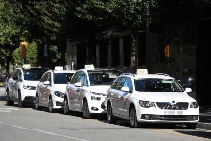 El color blanc dels taxis tarragonins canviarà en els propers mesos i se substituirà per un to gris.