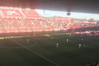 El Nou Estadi, durante el princpi del partido.