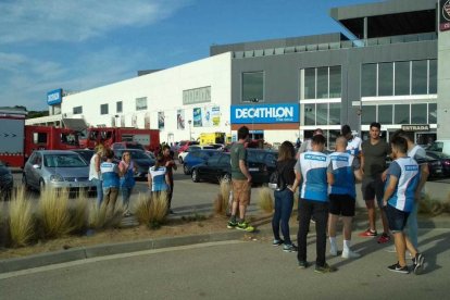 El Port Halley de Vila-seca ha sido desalojado por un fuerte olor.