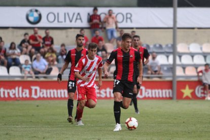 Alfred Planas en una jugada del partit pel Trofeu Ciutat de Reus de la setmana passada.