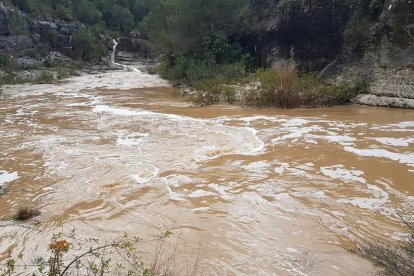 El caudal ha aumentado considerablemente con el temporal de lluvias.