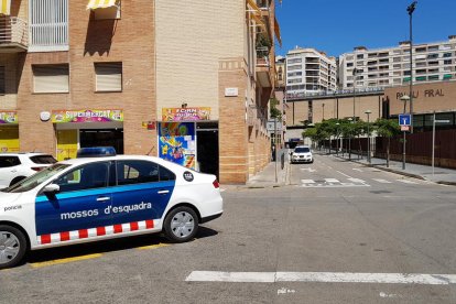 Mossos y Guardia Urbana realizaron ayer miércoles al mediodía una intervención en el parque próximo a la calle Orosi.