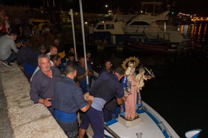 Tradicional processó marinera, ahir dimecres al vespre.