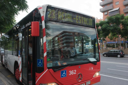 Imatge arxiu d'un autocar de la EMT.