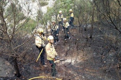 El fuego ha quemado una superficie aproximada de una hectárea en el barranco de Jovara.