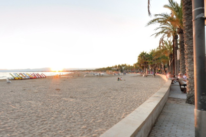 El suceso ha pasado en la playa de Llevant de Salou, a la altura de la calle Bilbao.