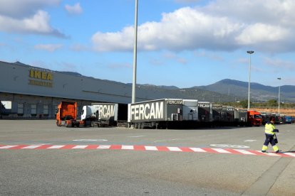 Exterior del centro logístico que la multinacional Ikea tiene en la ciudad de Valls.