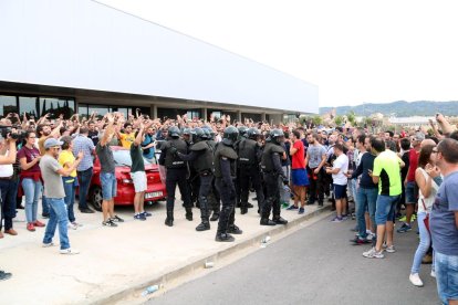 Imatge d'arxiu del l'1-O amb presència de la Guàrdia Civil al Pavelló de Roquetes.