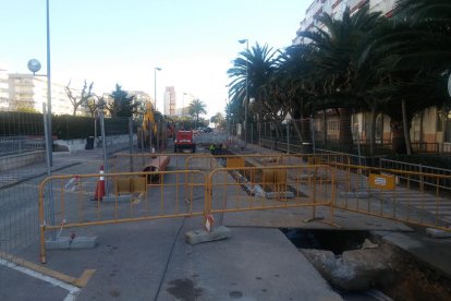 Imagen de las obras que se llevan a cabo en la calle Joaquim Serra.