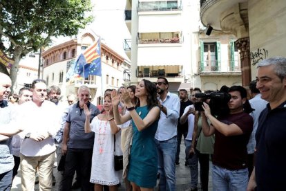 Pla obert de la líder de Cs, Inés Arrimadas, durant l'acte que ha celebrat aquest dissabte a Canet de Mar.