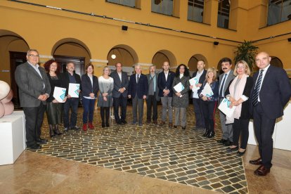 Representants del govern de la Diputació de Tarragona i dels consells comarcals del Camp de Tarragona i les Terres de l'Ebre.