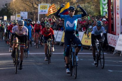 Alejandro Valverde, cruzando la meta en Valls.