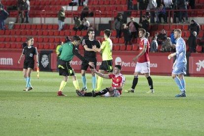 Pleguezuelo, a terra, durant el Nàstic-Córdoba de la segona volta.