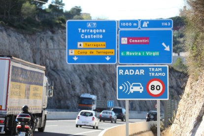 Senyal del radar de tram localitzat a l'A-7, en les proximitats del Nou Estadi del Nàstic.