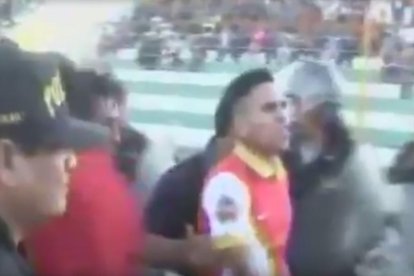 Imatge de la detenció del jugador peruà.