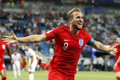 Harry Kane celebra, feliç, un dels gols anotats aquest vespre.