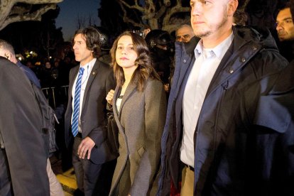 Inés Arrimadas i altres diputats de Cs sortint del PArlament.