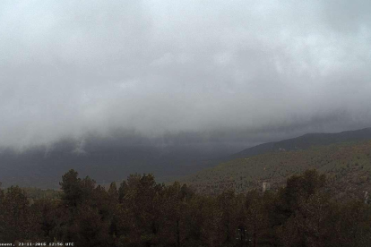 Els núvols sobre les muntanyes de Prades fotografiats per Meteo Prades.