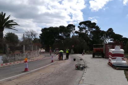 Les obres en el carril descendent de Rafel Casanova impedeix la circulació de vehicles.