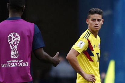 James Rodríguez es lamenta de la derrota.