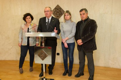 Montserrat Vilella, Carles Pellicer, Noemí Llauradó i Jordi Cervera en l'anunci d'aquest nou pas.