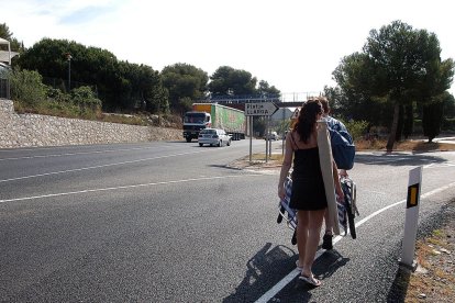 La Diputació construirà una vorera en aquest accés a la platja Llarga.