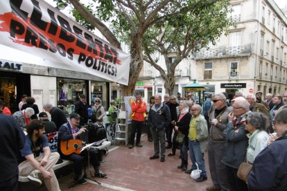 Cada dissabte hi ha un acte reivindicatiu amb actuacions musicals.