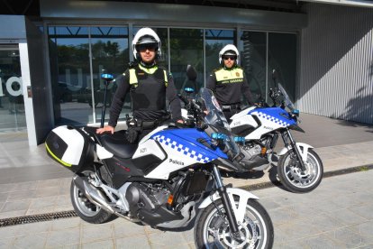 Les dues noves motocicletes que la unitat de trànsit ha incorporat al seu parc mòbil.